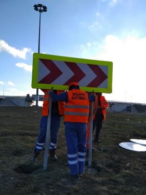 Sectia Autostrazi Montat indicatoare rutiere noi si stâlpi giratie  A4-DN39 si A4 km 15 - km 19 