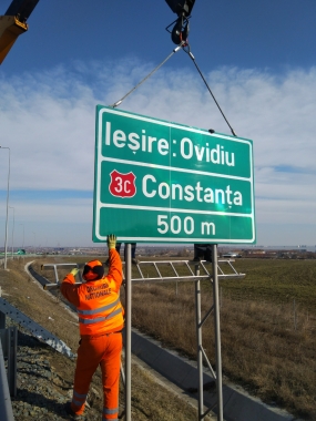 Sectia Autostrazi - Montat panouri indicatoare A4 cale 2 km 0+500