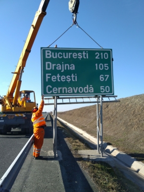 Sectia Autostrazi - Montat panou indicator A2 cale 2 km 208+200