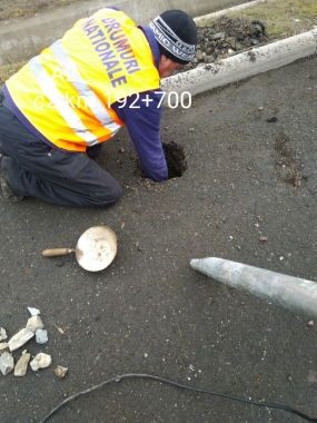 Sectia Autostrazi - Montat indicatoare rutiere A2 si A4 bretea A si montat panouri antiorbiri A4 km 9