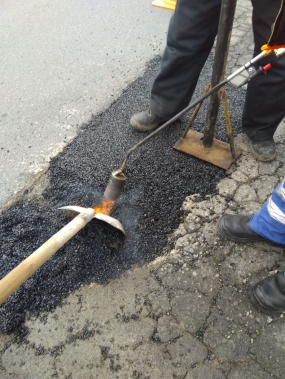 Reparatii cu mixtura stocabila nod rutier constanța bretea C A4-Dn3