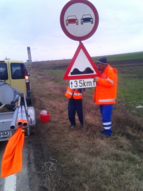 D Slobozia - Montat table indicatoare pe stalp - DN21 km 58-70