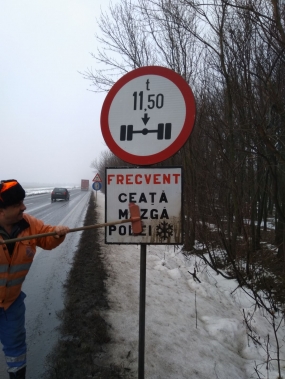 D Slobozia - Curatat prin spalare table indicatoare - DN2A km 17-26