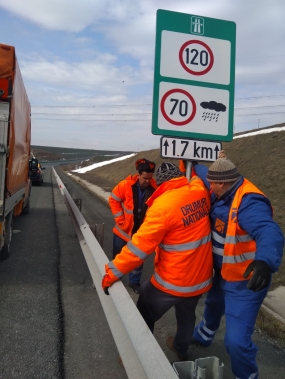 A2 c2 km 172+500 Montat table indicatoare si reasezat /îndreptat pe pozitie table indicatoare