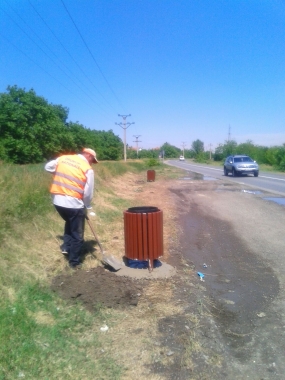 D Slobozia - Montat cosuri de gunoi in parcari DN2A km 75+850