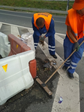 Curățat si igienizare rigola mediană A4 Km 19 ; km 14+500 ; km 12 si nod A4-Dn39