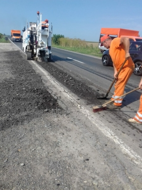DN21 km 60 reparatii asfaltice cu mixtura calda