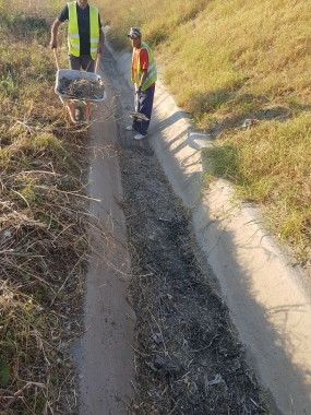 Curatat rigole, Decolmatat rigole si igienizare in zona separatoarelor de hidrocarburi A2 cale 1 km 185 - km 195