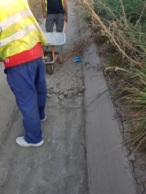 Curatat rigole, Decolmatat rigole si igienizare in zona separatoarelor de hidrocarburi A2 cale 1 km 185 - km 195