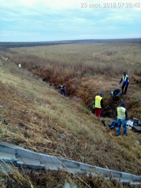 Curatat rigole, Decolmatat rigole si igienizare in zona separatoarelor de hidrocarburi A2 cale 1 km 185 - km 195