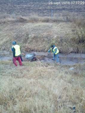 Curatat rigole, Decolmatat rigole si igienizare in zona separatoarelor de hidrocarburi A2 cale 1 km 185 - km 195